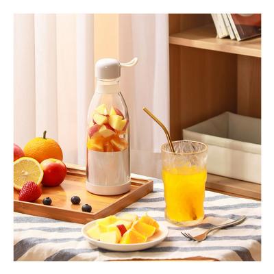 China 2022 New Design Car Refillable Multifunctional Blender 300ml Mini Juicer Bottle Can Shatter Ice Smoothie for sale