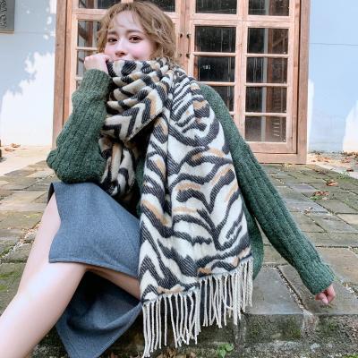 China Soft Touch Fashion Winter Scarf Women Cashmere Warm Feeling Shawl Wraps Leopard Print Pashmina Cashmere Thick Cover Female Scarf for sale