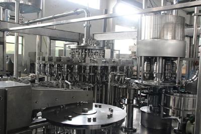 China Rendimiento automático multifuncional de las máquinas de embotellado alto en venta