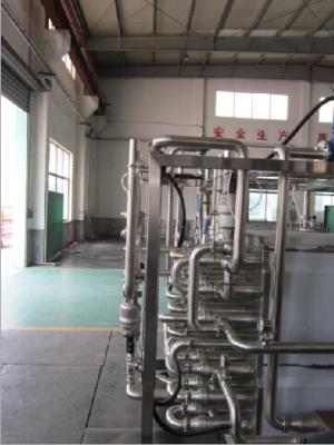 Chine Machine de pasteurisation de lait d'usine de jus de fruit d'acier inoxydable adaptée aux besoins du client à vendre