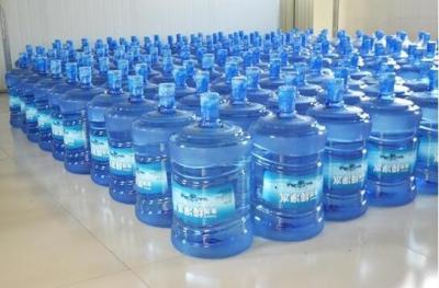 Chine 5 gallons 18,9 L équipement de machine de remplissage d'eau en bouteille de baril à vendre