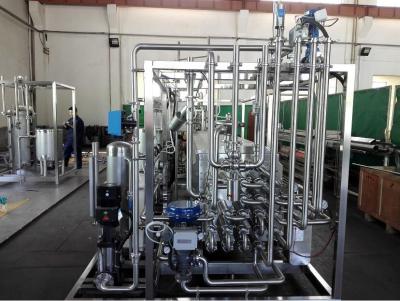 Chine Machine complètement automatique de pasteurisation de 10 tonnes pour le lait de jus de laiterie à vendre