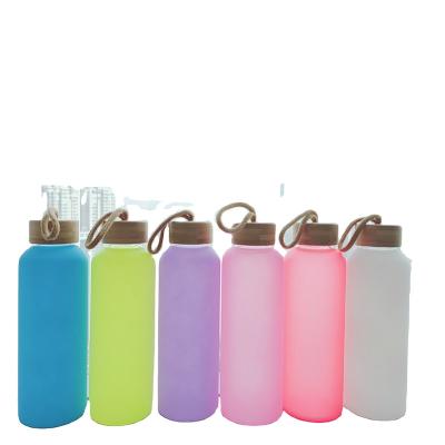 China Sustainable USA warehouse Wholesale 20oz Frosted mixed Color Sublimation Borosilicate Glass Water Bottle With Bamboo Lid And Rope for sale