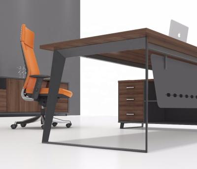 China Stylish Hot Selling High Quality Office Furniture Executive Desk With Modern Metal Frame for sale