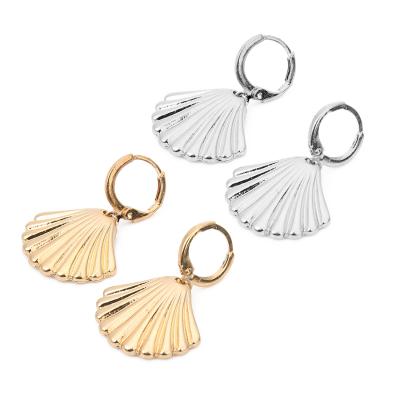 China Trendy Minimalist Beach Jewelry Rhodium Gold Scallop Mini Hoop Earrings For Women for sale