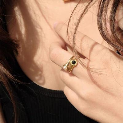 China Unique Vintage Fashion Jewelry Gold Plated Pearl Ring Jewelry Women Statement Resizable Chunky Gold Plated Ring for sale