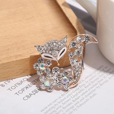 China New Design ALLOY Fashion Jewelry Cartoon Clear Rhinestone Brooch Pin Korean Luxury Fox Brooch For Women for sale