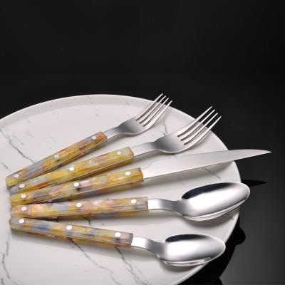 China Viable Custom Wholesale Low Price Thickened Stainless Steel Dinnerware Set Acrylic Handle Design for sale