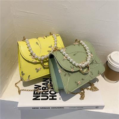 China Fashion Women Net Yarn Flower Embroidery Messenger Bag Vintage Pearl Chain Handbag Fashion Flap Crossbody Bag for sale