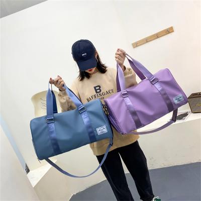 China Durable Trendy Woman Fitness Bag Waterproof Luggage Bags Outdoor Sports Hiking Camping Travel Duffle Bags For Men Women for sale