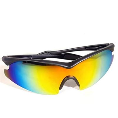 Chine Le cadre de PC a polarisé la protection des lunettes de soleil UV400 anti-éblouissante pour des sports/voyageant à vendre