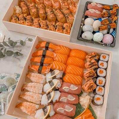 China Restaurant Biodegradable Wooden Catering Food Container Bakery Pastry Cake Cheese Charcuterie Sushi Lunch Packaging Box for sale