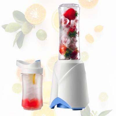 China 600ML Outdoor Mini Small Personal Portable Fruit Blender Hot Selling Blender for sale