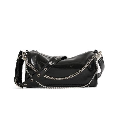 China 2022 new Guangzhou street style fashion ladies PORTABLE cross - body shoulder bags personality chain women armpit bags for sale