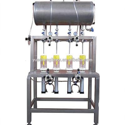 China 100bph~500bph Small Scale Beverage Glass Bottle Manual Beer Filling Capping Machine for sale