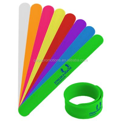 China Newest Fashionable Promotional Cheap Custom Slap Silicone Wristband Snap Bands With High Quality for sale