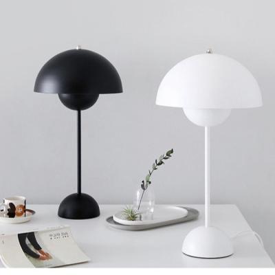 China Simple Modern Style Bedside Light Modern Simple Desk Lamps Diffuse Shade Table Lamp for sale