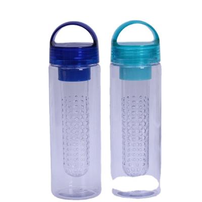 China Sustainable Hot Selling700ml Sport Plastic Water Bottle Personalized Water Bottle With Fruit Infuser for sale