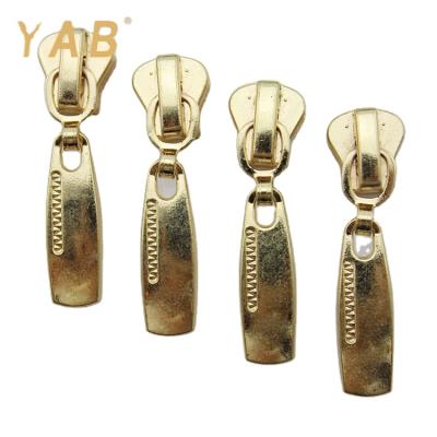 China YAB 2020 New Arrivals Nickel Free OEM Prepared Russian Gold Decorative Resin Plastic Slider for sale