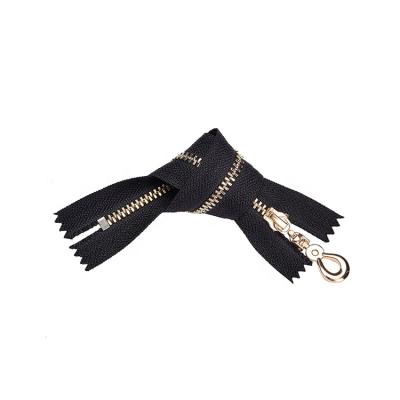 China Multi-Use Sustainable Professional Metal Zipper Smoothly For Garment Production for sale