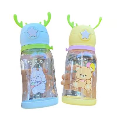 China Viable Kids Large Capacity Antler Cup 600ml Plastic Water Bottle Straw Water Cup for sale