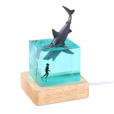 China OCEAN STYLE New Unique Design Epoxy Resin Diver Whale Shark Wooden Base Decor Lamp USB Powered Handmade Craft Gifts LED 3D Night Light for sale