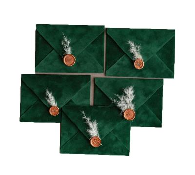 China Free Sample Emerald Green Velvet Envelopes Customized Foiling Gift Envelope Printing Original Gift Envelope Packaging for sale