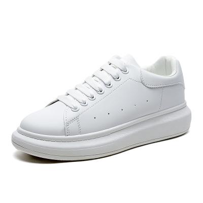 China Men's White Women Fashion Trend Shoes Unisex Flat Lace Up School Students Walking Causal Canvas Shoes for sale