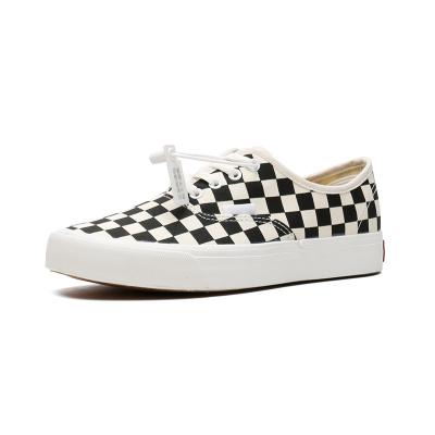 China 2022 Fashion Trend 2022 Fashion Trend Plaid Spring HK Canvas Men's Black White Canvas Shoes Men's All-match Couples Skateboarding Shoes for sale