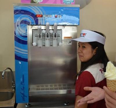 China [Purchased by 7-11]Table top soft ice cream machine/Frozen Yogurt Machine/Helado for sale