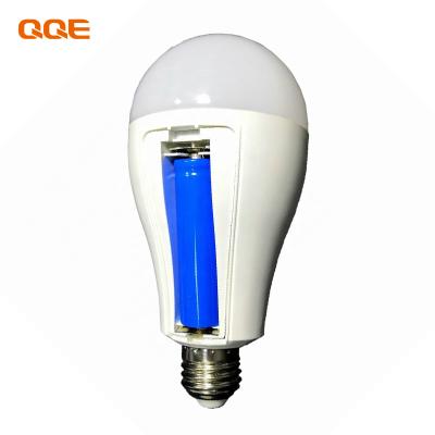 China Residential Portable Emergency Light Bulb Rechargeable Led Light 2*Lithium Battery 5-6hours Stand Time for sale