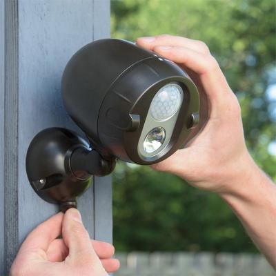 China Battery Operated Outdoor Waterproof Polycarbonate PIR Motion Sensor Light for sale