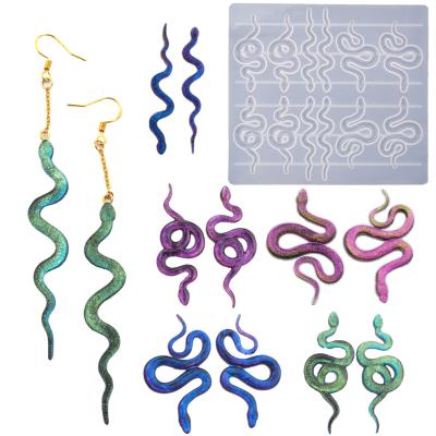 China Viable Snake Earrings DIY Necklace Jewelry Resin Silicone Pendant Head Chain Mold for sale