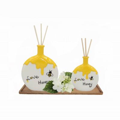 China Porcelain 2022 summer new porcelain bee in essence bottle ceramic home decoration for sale