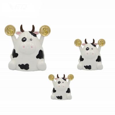 China 2022 ceramic Russian design ceramic cow in china money saving painting box for gift for sale