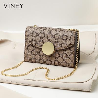 China 2022 New Style Ladies High Quality Hardware Chains Small Shoulder Cross Women Messenger Sling Chain Pvc - Body Bag for sale