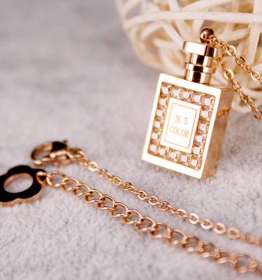 China Trendy Necklace Fashion Style Women Charm Square Perfume Bottle Pendant Necklace for sale