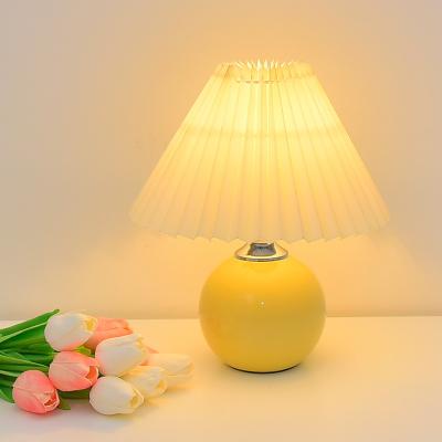 China Nordic Korean Modern Ceramic Pleated Table Lamp Bedroom Bedside Decoration Gift for sale