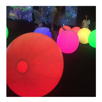 China Toy Low Price New Design Inflatable Color Glow Inflatable Balls For Party for sale