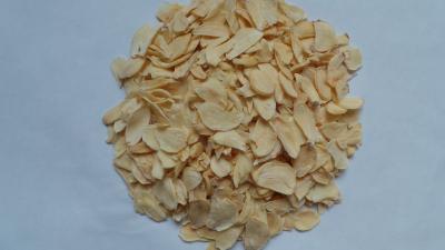 China 2017 new crops garlic flakes with root 10kg 20kg per carton for sale