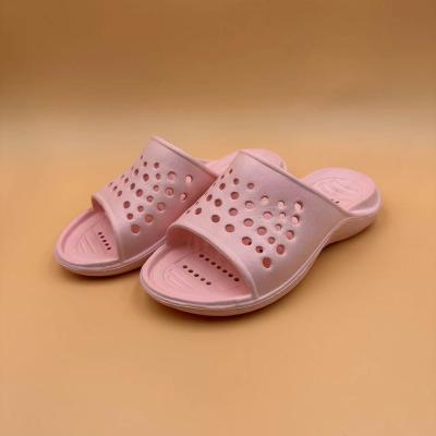 China Anti-odor Leakage Quick-drying Anti-slip Cavity Indoor Couples Thick Bottom Water Sandals Women Bath Slippers Summer Bathroom for sale