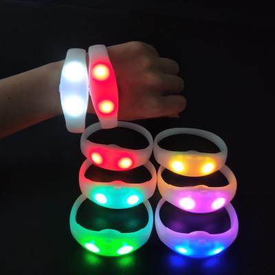 China Computer Control New Product Ideas 2019 LED Programmable Flashing Remote Control Wristband For Kpop Concert Computer Remote Control Wristband for sale