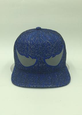 Chine Les chapeaux colorés multi de Snapback de maille de broderie d'Applique pour des types écorcent le noir bleu à vendre