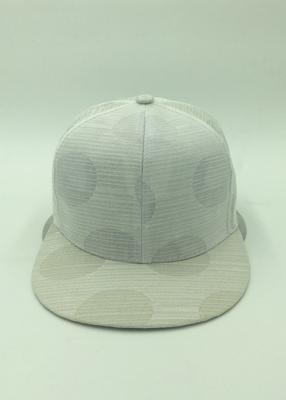 Chine La décoration la maille que blanche Snapback couvre le modèle de point, Snapback a adapté des chapeaux à vendre