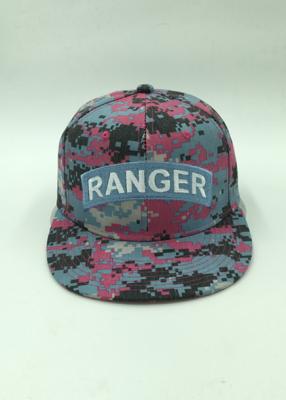 Chine Le panneau du tissu 6 de camouflage de chapeau de Snapback de boucle de filles d'automne adaptent aux besoins du client à vendre