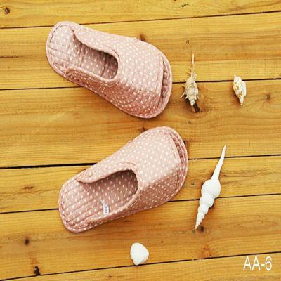 China 2014 Latest New Fashion Disposable Warm Comfortable Women's Slippers Indoor Slipper for sale