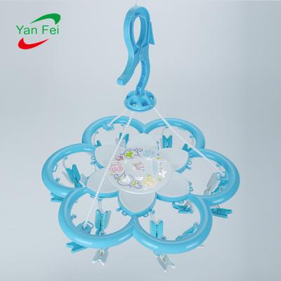 China Fashionable Hangers China Factory OEM Service Clothes Drying Clothes Hanger 18 Pegs Hanger for sale