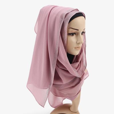 China Fashion Heavy Chiffon Women Muslim Bubble Hijab Scarf, Elegant Muslim Head Scarf With Rhinestone Edges for sale