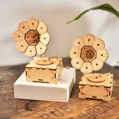 China Diy wooden creative yunsheng gifts outlet factory play music phonograph wooden box for sale