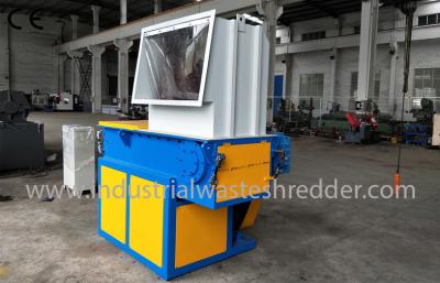 China Stable Pet Shredder Machine , Single Shaft Plastic Bottle Shredder Safe Operation for sale